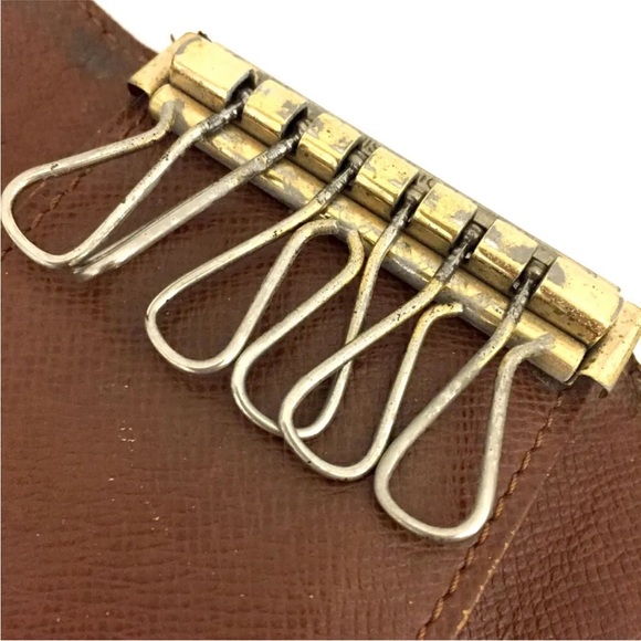 Luis Vuitton Key Holder - Picture 5 of 8